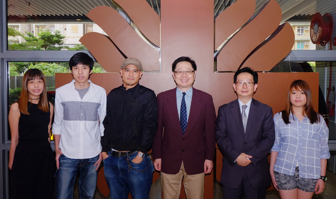 左起:明愛白英奇專業學校學生曾乙玲 (Melody)、學生卓銳邦 (Brice)、設計系系主任林仲強先生、校長關清平教授、商業及款待管理學系系主任吳鈞強博士及學生張靖怡 (Cassandra)