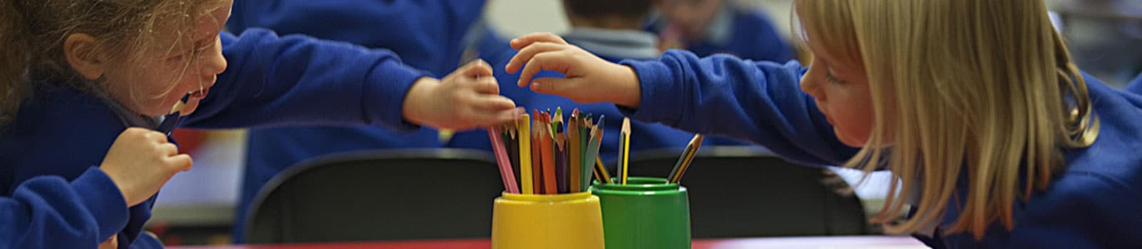 Primary school children in an art class